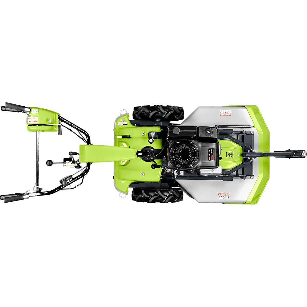 Il piatto di CL75 è montato anteriormente, così da permettere il taglio anche sotto rami bassi e cespugli Il piatto di CL75 è montato anteriormente, così da permettere il taglio anche sotto rami bassi e cespugli